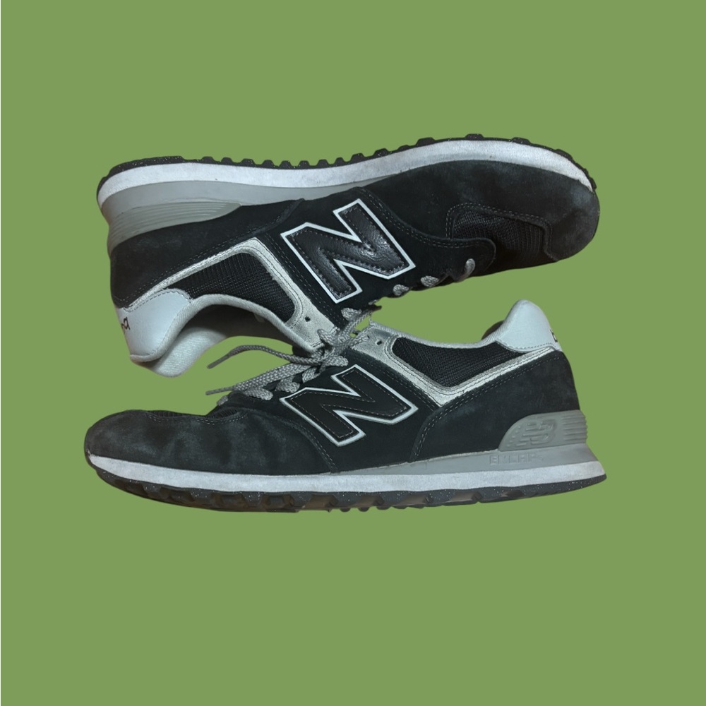 New balance 574 womens 12 mens 10.5 black white and grey sneakers